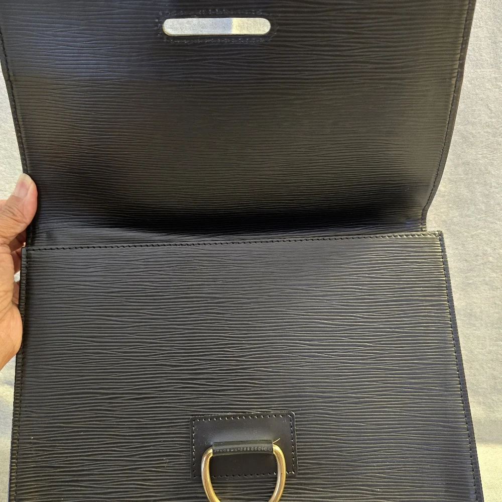 Louis Vuitton Epi Leather Clutch - Picture 4 of 8